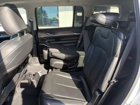 More photos of 2023 Jeep Grand Cherokee L Limited at Jerry Hunt Supercenter - Lexington, NC