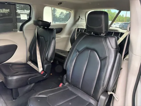 More photos of 2023 Chrysler Pacifica Touring L at Jerry Hunt Supercenter - Lexington, NC
