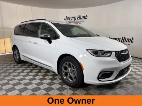 More photos of 2023 Chrysler Pacifica Limited at Jerry Hunt Supercenter - Lexington, NC