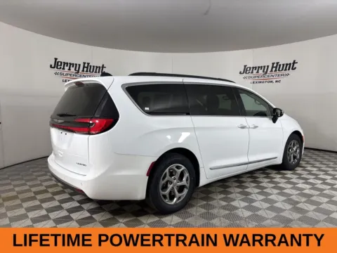 More photos of 2023 Chrysler Pacifica Limited at Jerry Hunt Supercenter - Lexington, NC