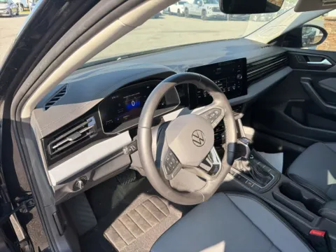 More photos of 2025 Volkswagen Jetta 1.5T SE at Jerry Hunt Supercenter - Lexington, NC