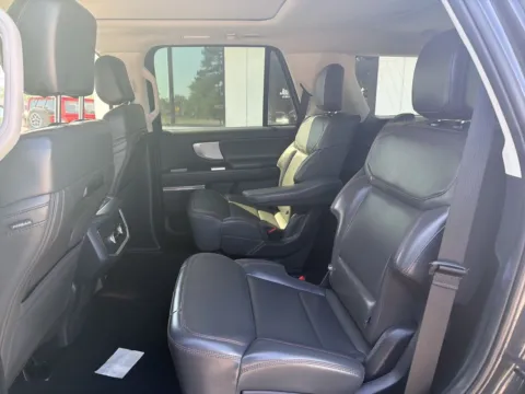 More photos of 2025 Ford Expedition Active at Jerry Hunt Supercenter - Lexington, NC