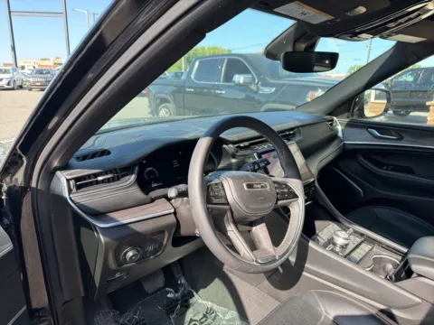More photos of 2023 Jeep Grand Cherokee L Overland at Jerry Hunt Supercenter - Lexington, NC