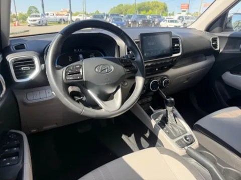 More photos of 2025 Hyundai Venue SEL at Jerry Hunt Supercenter - Lexington, NC