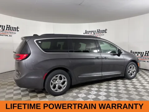 More photos of 2023 Chrysler Pacifica Limited at Jerry Hunt Supercenter - Lexington, NC