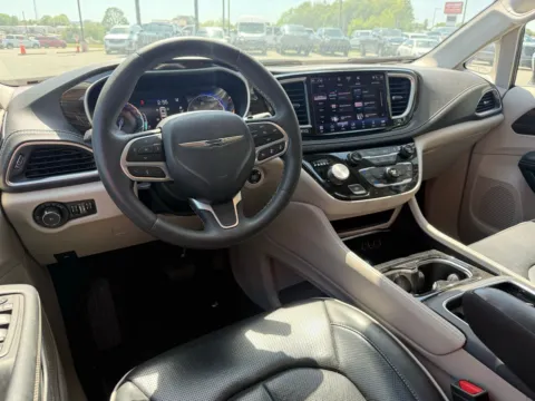 More photos of 2023 Chrysler Pacifica Limited at Jerry Hunt Supercenter - Lexington, NC