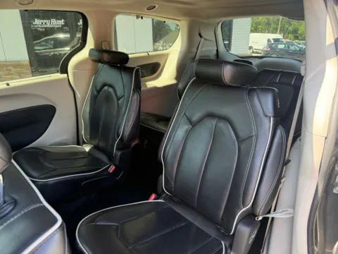 More photos of 2023 Chrysler Pacifica Limited at Jerry Hunt Supercenter - Lexington, NC