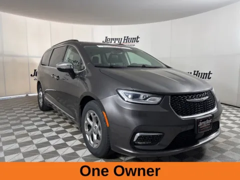 More photos of 2023 Chrysler Pacifica Limited at Jerry Hunt Supercenter - Lexington, NC
