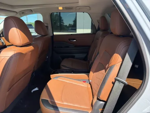 More photos of 2023 Nissan Pathfinder Platinum at Jerry Hunt Supercenter - Lexington, NC