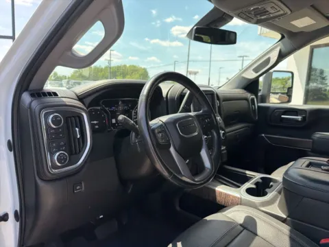 More photos of 2022 GMC Sierra 2500HD Denali at Jerry Hunt Supercenter - Lexington, NC