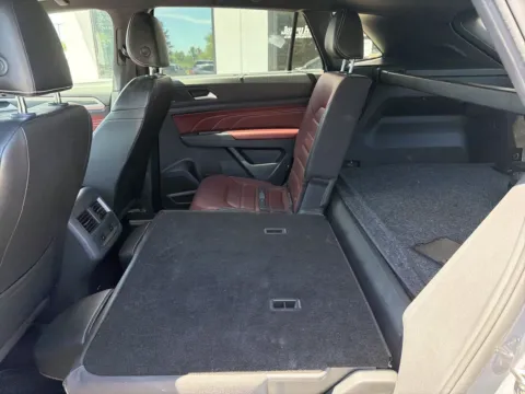 More photos of 2022 Volkswagen Atlas Cross Sport 3.6L V6 SEL Premium R-Line at Jerry Hunt Supercenter - Lexington, NC