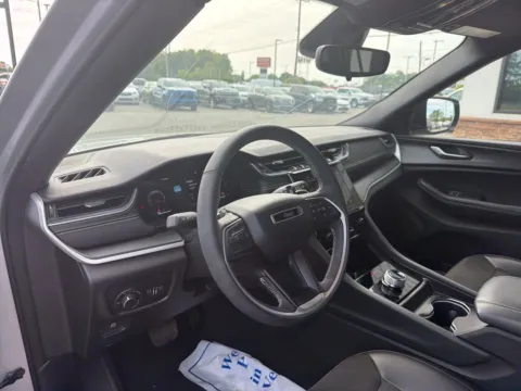 More photos of 2023 Jeep Grand Cherokee Altitude X at Jerry Hunt Supercenter - Lexington, NC