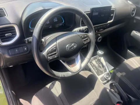 More photos of 2023 Hyundai Venue SEL at Jerry Hunt Supercenter - Lexington, NC