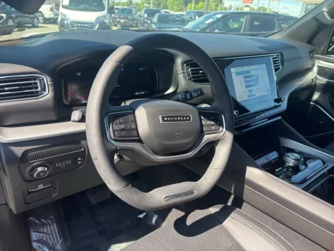 More photos of 2024 Jeep Wagoneer Series II at Jerry Hunt Supercenter - Lexington, NC