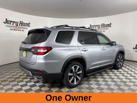 More photos of 2023 Honda Pilot Touring at Jerry Hunt Supercenter - Lexington, NC