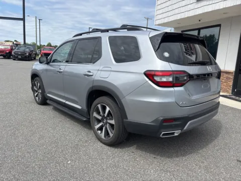 More photos of 2023 Honda Pilot Touring at Jerry Hunt Supercenter - Lexington, NC