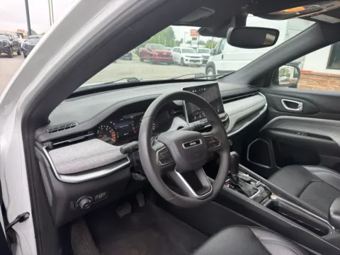 More photos of 2024 Jeep Compass Latitude at Jerry Hunt Supercenter - Lexington, NC