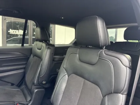 More photos of 2023 Jeep Grand Cherokee L Altitude at Jerry Hunt Supercenter - Lexington, NC