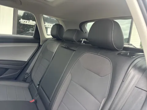 More photos of 2022 Volkswagen Taos 1.5T SE at Jerry Hunt Supercenter - Lexington, NC