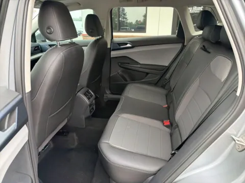 More photos of 2024 Volkswagen Taos 1.5T SE at Jerry Hunt Supercenter - Lexington, NC