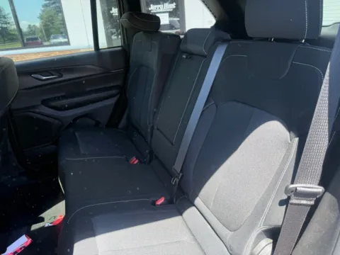 More photos of 2025 Jeep Grand Cherokee Laredo X at Jerry Hunt Supercenter - Lexington, NC