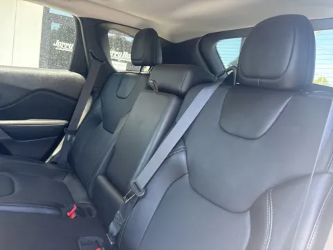 More photos of 2022 Jeep Cherokee Latitude Lux at Jerry Hunt Supercenter - Lexington, NC