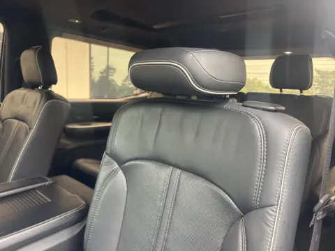 More photos of 2024 Jeep Grand Wagoneer Series II at Jerry Hunt Supercenter - Lexington, NC