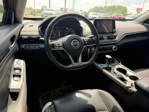 More photos of 2020 Nissan Altima 2.5 SR at Jerry Hunt Supercenter - Lexington, NC