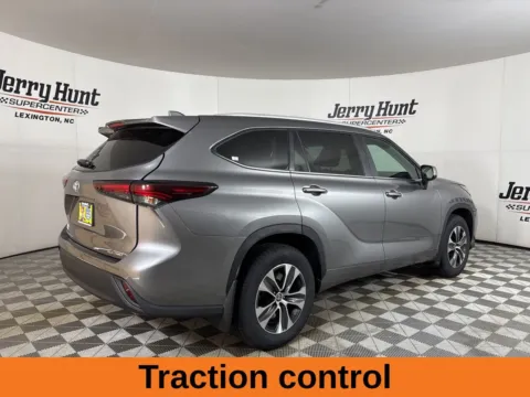 More photos of 2025 Toyota Highlander XLE at Jerry Hunt Supercenter - Lexington, NC