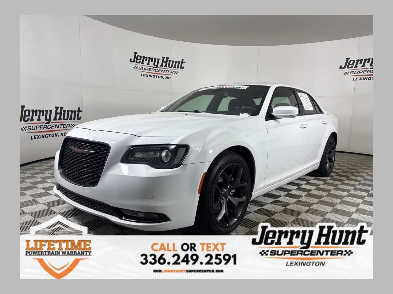 2023 Chrysler 300 S's photo