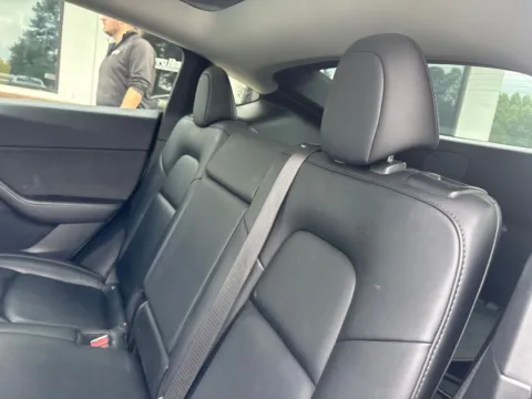 More photos of 2021 Tesla Model Y Long Range at Jerry Hunt Supercenter - Lexington, NC