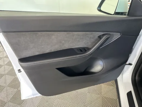 More photos of 2021 Tesla Model Y Long Range at Jerry Hunt Supercenter - Lexington, NC