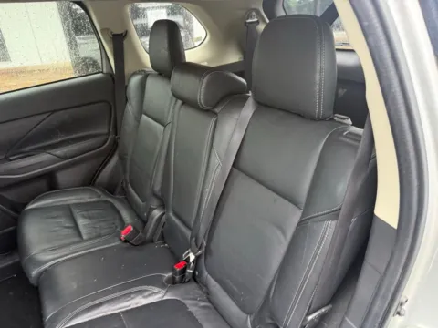 More photos of 2020 Mitsubishi Outlander SEL at Jerry Hunt Supercenter - Lexington, NC