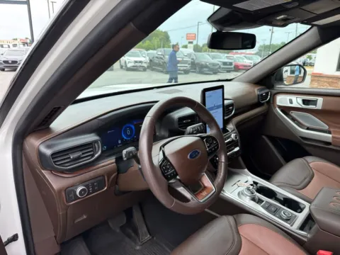 More photos of 2022 Ford Explorer King Ranch at Jerry Hunt Supercenter - Lexington, NC