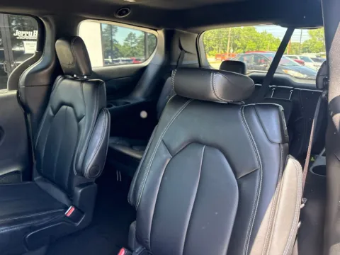 More photos of 2025 Chrysler Pacifica Select at Jerry Hunt Supercenter - Lexington, NC