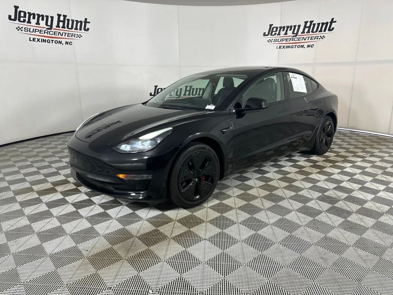 2022 Tesla Model 3 Standard Range Plus's photo