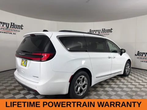 More photos of 2023 Chrysler Pacifica Limited at Jerry Hunt Supercenter - Lexington, NC