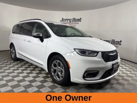 More photos of 2023 Chrysler Pacifica Limited at Jerry Hunt Supercenter - Lexington, NC