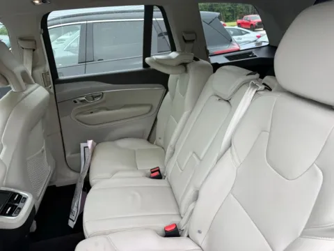 More photos of 2021 Volvo XC90 T5 Momentum at Jerry Hunt Supercenter - Lexington, NC