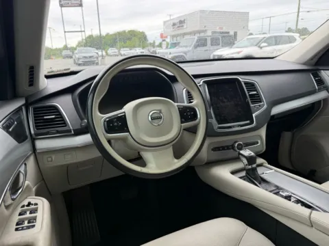 More photos of 2021 Volvo XC90 T5 Momentum at Jerry Hunt Supercenter - Lexington, NC