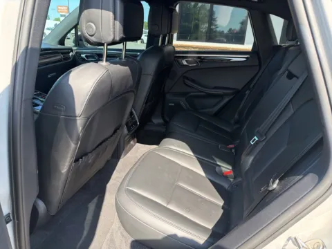 More photos of 2022 Porsche Macan at Jerry Hunt Supercenter - Lexington, NC