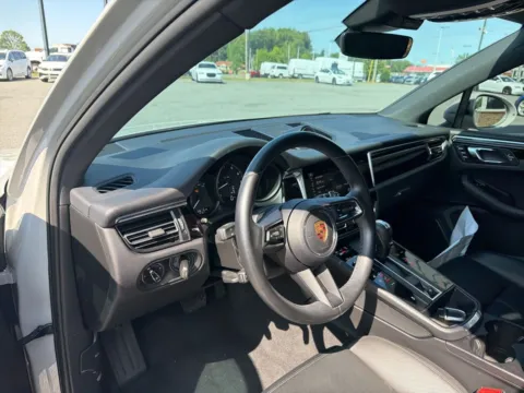 More photos of 2022 Porsche Macan at Jerry Hunt Supercenter - Lexington, NC