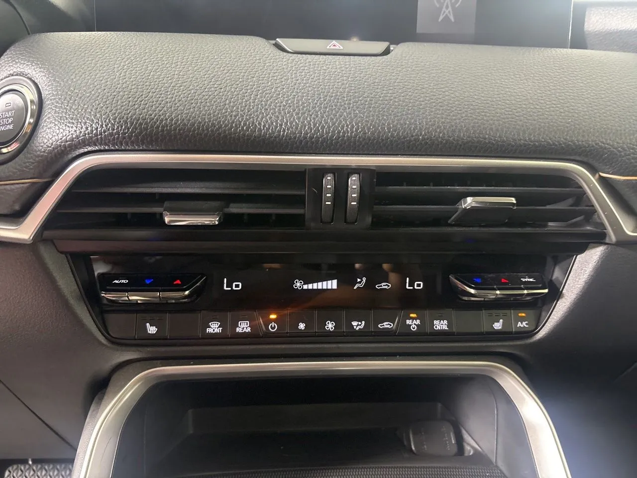 2025 Mazda CX-90 Preferred Package - Photo 18