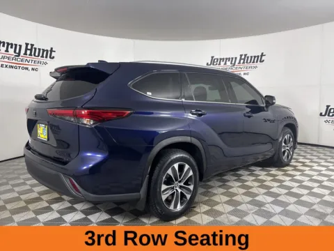 More photos of 2021 Toyota Highlander XLE at Jerry Hunt Supercenter - Lexington, NC