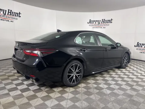 More photos of 2022 Toyota Camry SE at Jerry Hunt Supercenter - Lexington, NC