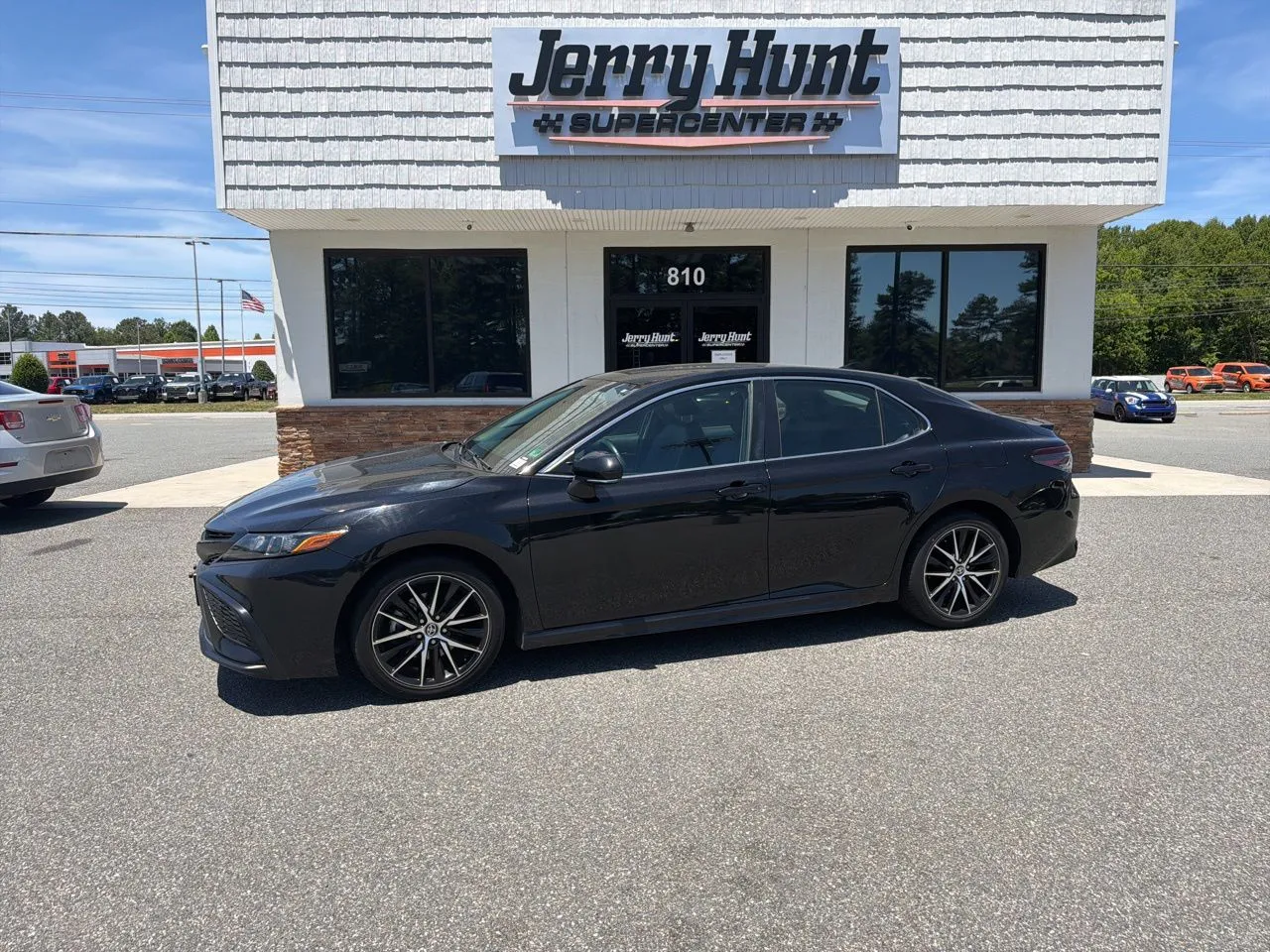 2022 Toyota Camry SE's photo