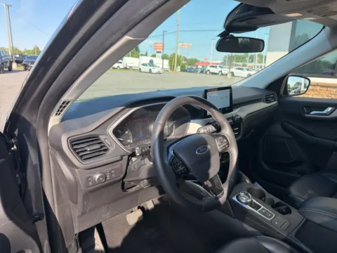 More photos of 2022 Ford Escape Hybrid SEL at Jerry Hunt Supercenter - Lexington, NC