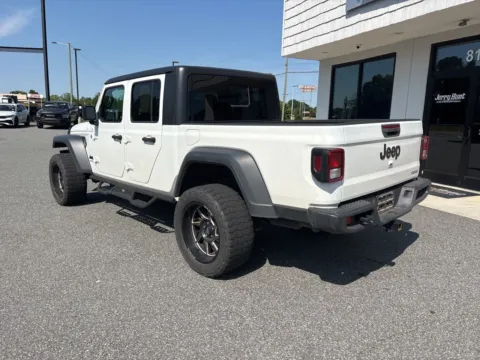 More photos of 2020 Jeep Gladiator Sport at Jerry Hunt Supercenter - Lexington, NC