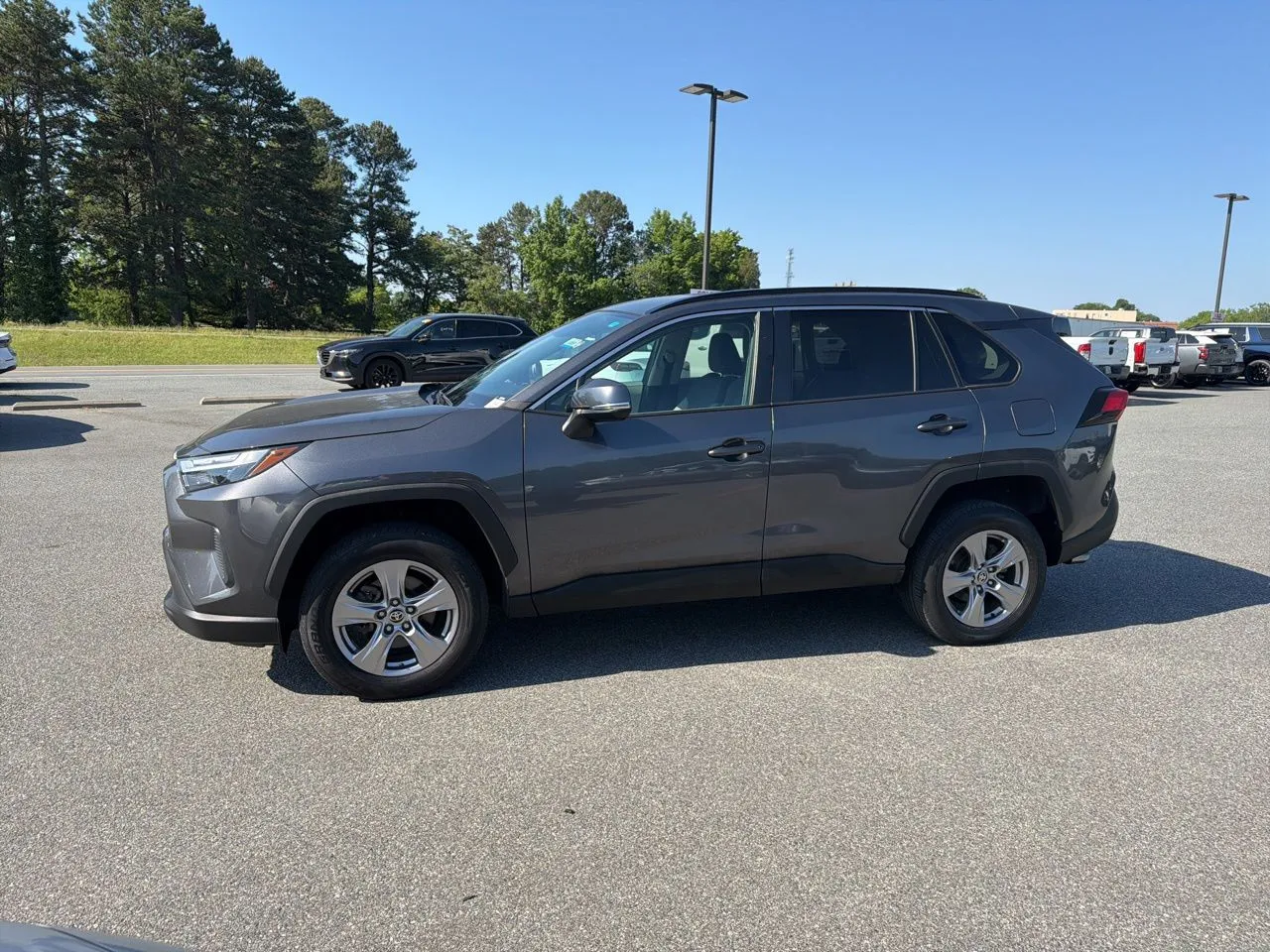 2022 Toyota RAV4 XLE FWD's photo