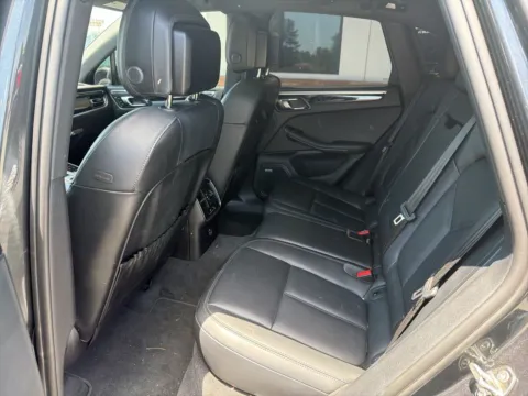 More photos of 2022 Porsche Macan at Jerry Hunt Supercenter - Lexington, NC